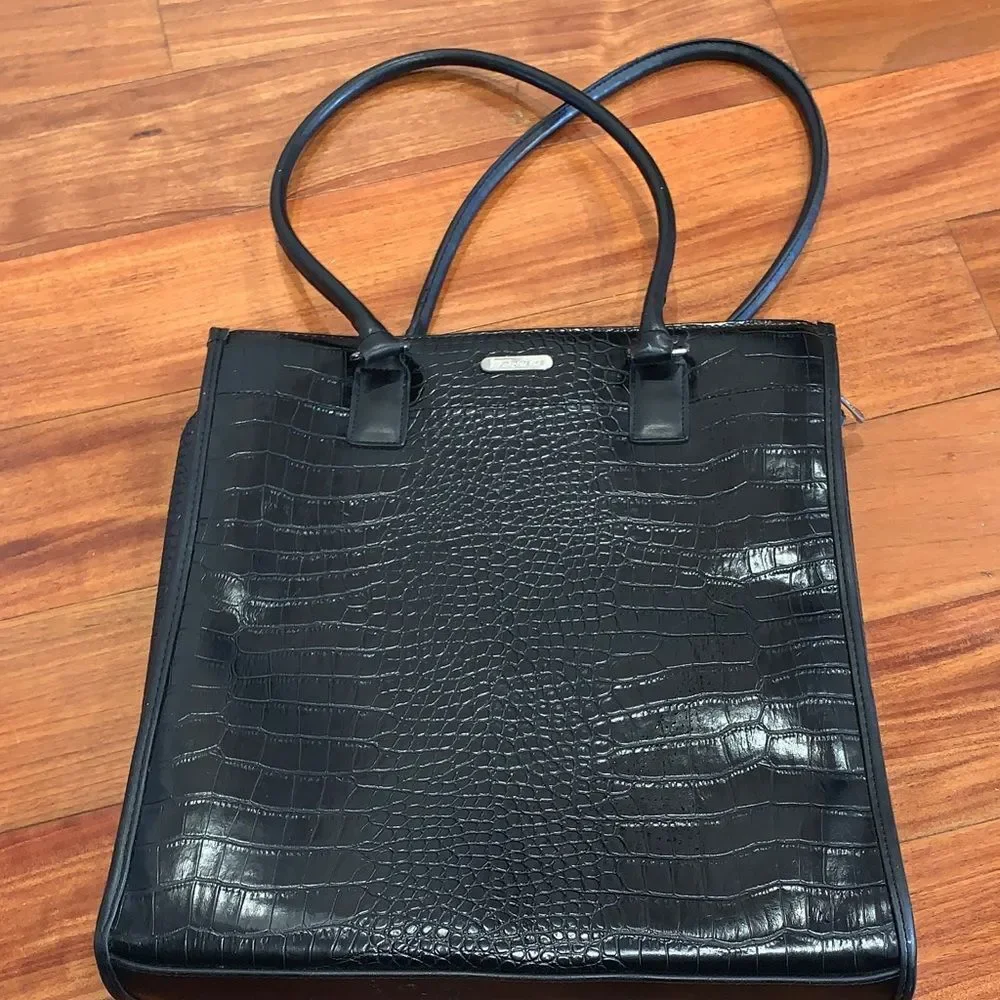 Targus Elegant Black Crocodile-Embossed 16x12in leather Tote Bag